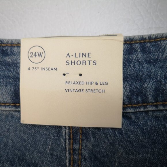 NWT Universal Thread Ladies Size 24W Medium Wash High Rise A-line Jean Shorts - Picture 10 of 16